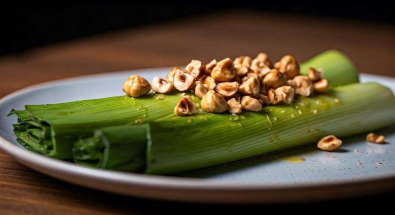 Oubliez les poireaux vinaigrette de la cantine, cette version aux noisettes grillées va vous réconcilier avec ce plat