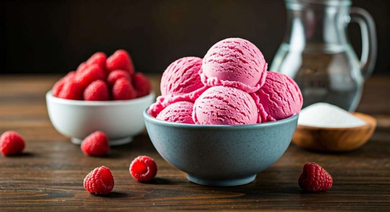 Crème glacée à la framboise : recette facile et rafraîchissante